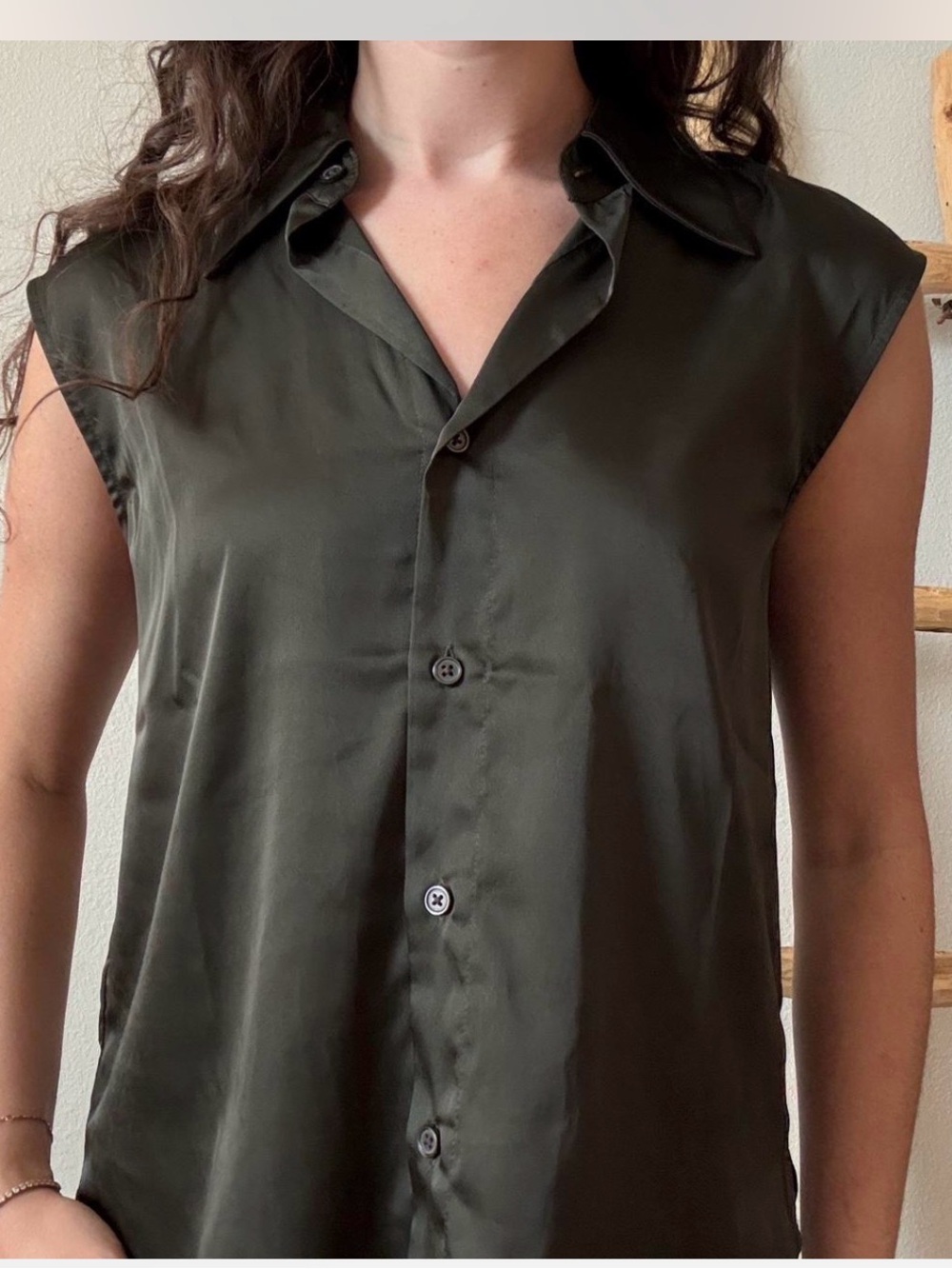 Banana Republic Olive Green Sleeveless Silk Button-Up Blouse